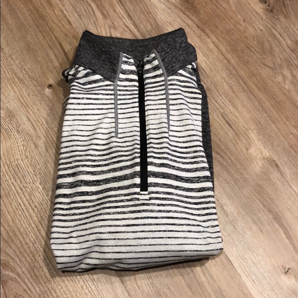 Lululemon 1/4 Zip - Picture 3 of 3